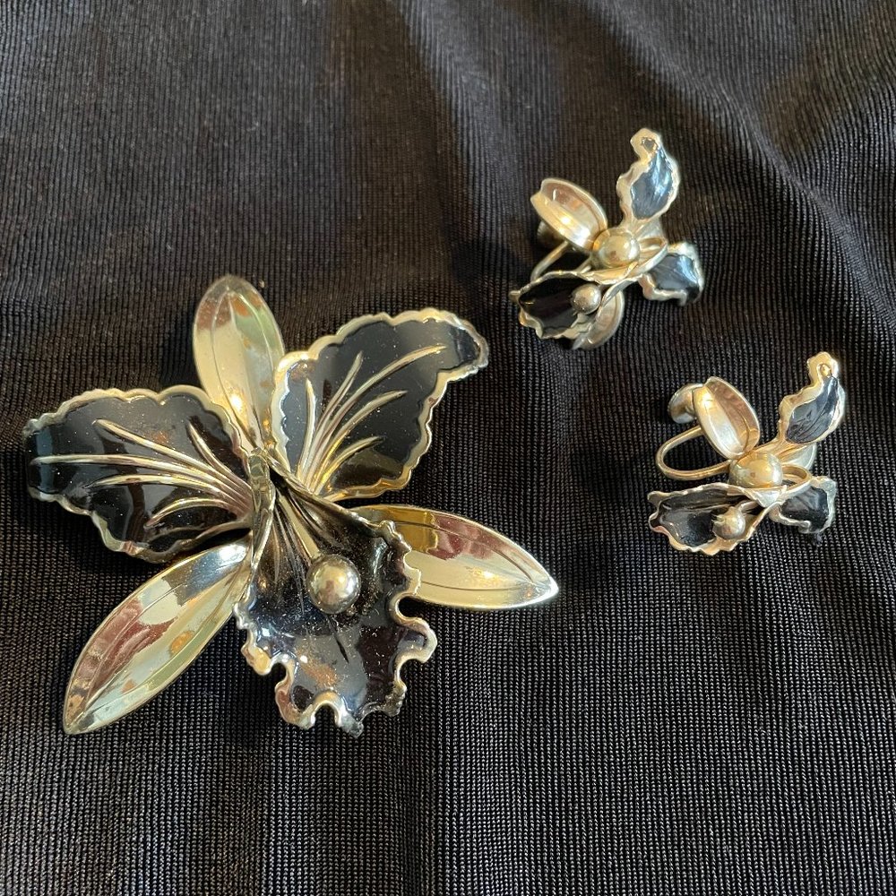 Black enamal orchid pin and clip earrings